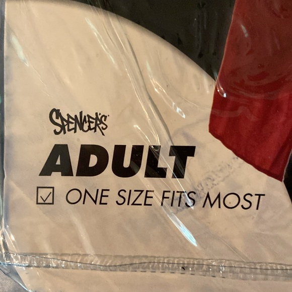 Red cape - Picture 2 of 5